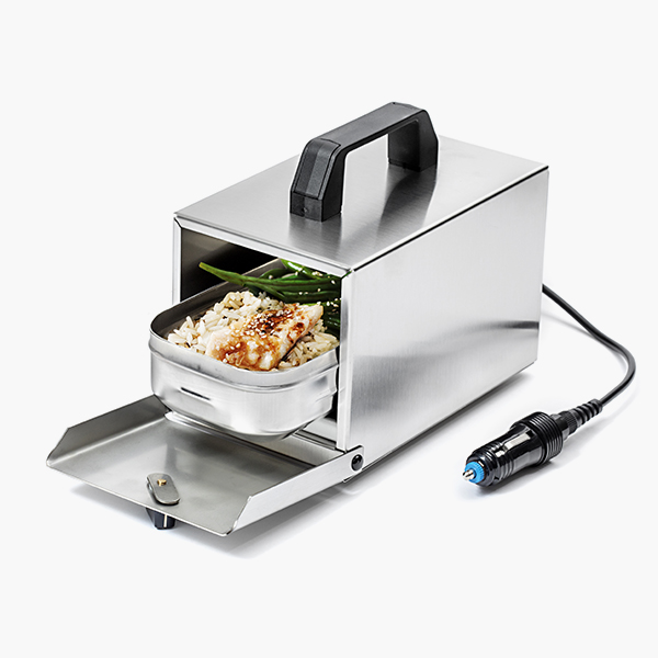 Modernums matlåda med mat i som står i matlådevärmaren med öppen lucka.